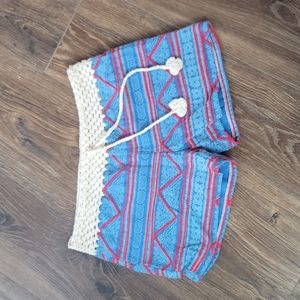 Blue & Red Pattern Crochet-Waist Women’s Shorts
